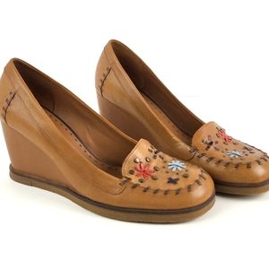 Gianni Bini Lander Leather Slip-on Wedge Heel Whipstitch Studded Loafer Tan